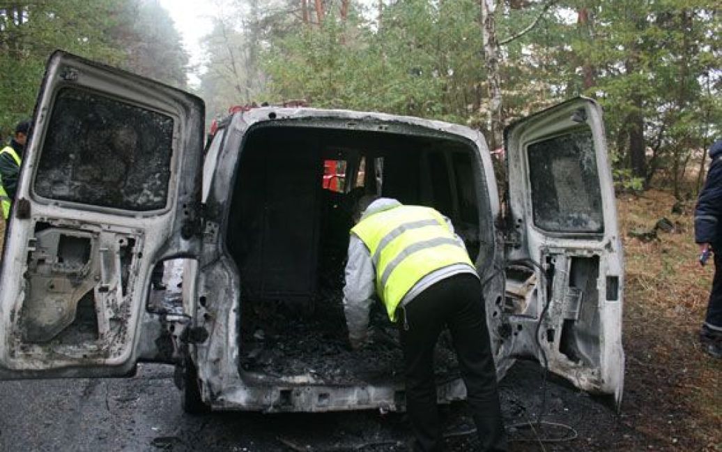 Милиция обнародовала первые подробности и фото сгоревшего авто с погибшими инкассаторами на Черниговщине / © УМВД в Черниговской области