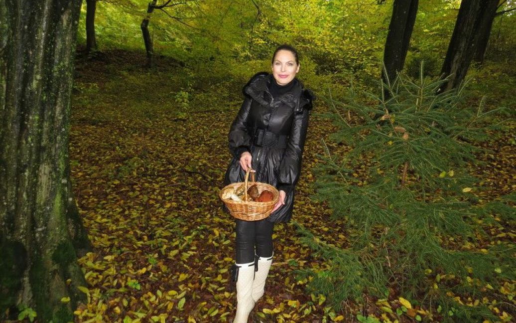 Литовченко сходила за грибами в дизайнерських чоботях / © ТСН.ua