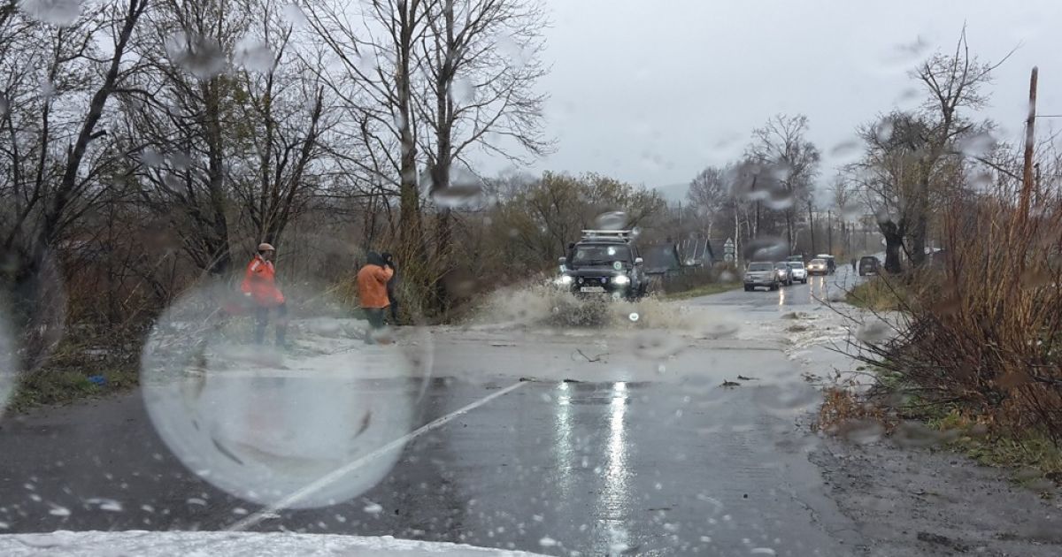 Несколько жилых районов вновь оказались под водой / © sakhalin.info
