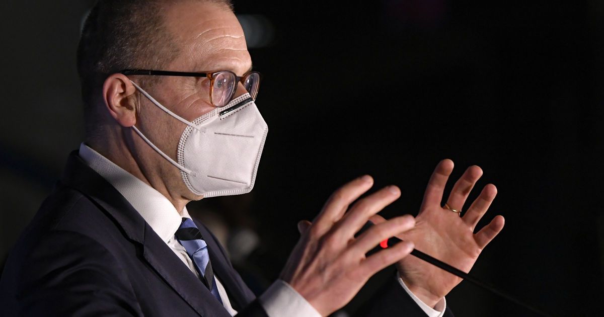 У ВООЗ більше не вважають третю дозу вакцини проти COVID-19 розкішшю: кого рекомендують щеплювати