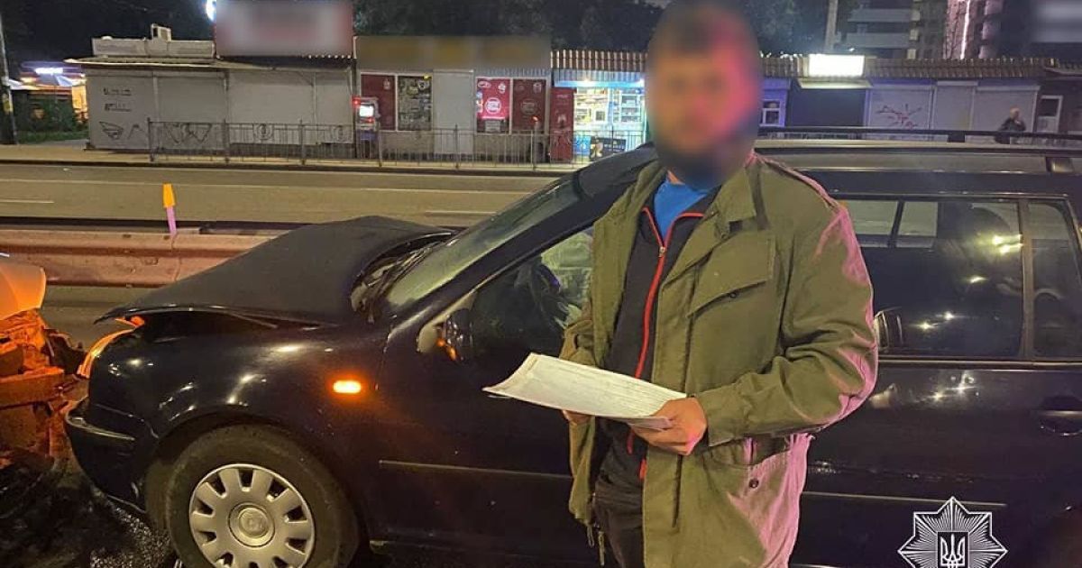 У Києві водій виїхав на зустрічну смугу та спричинив ДТП: алкоголь у 10 разів перевищував дозволений рівень (фото)