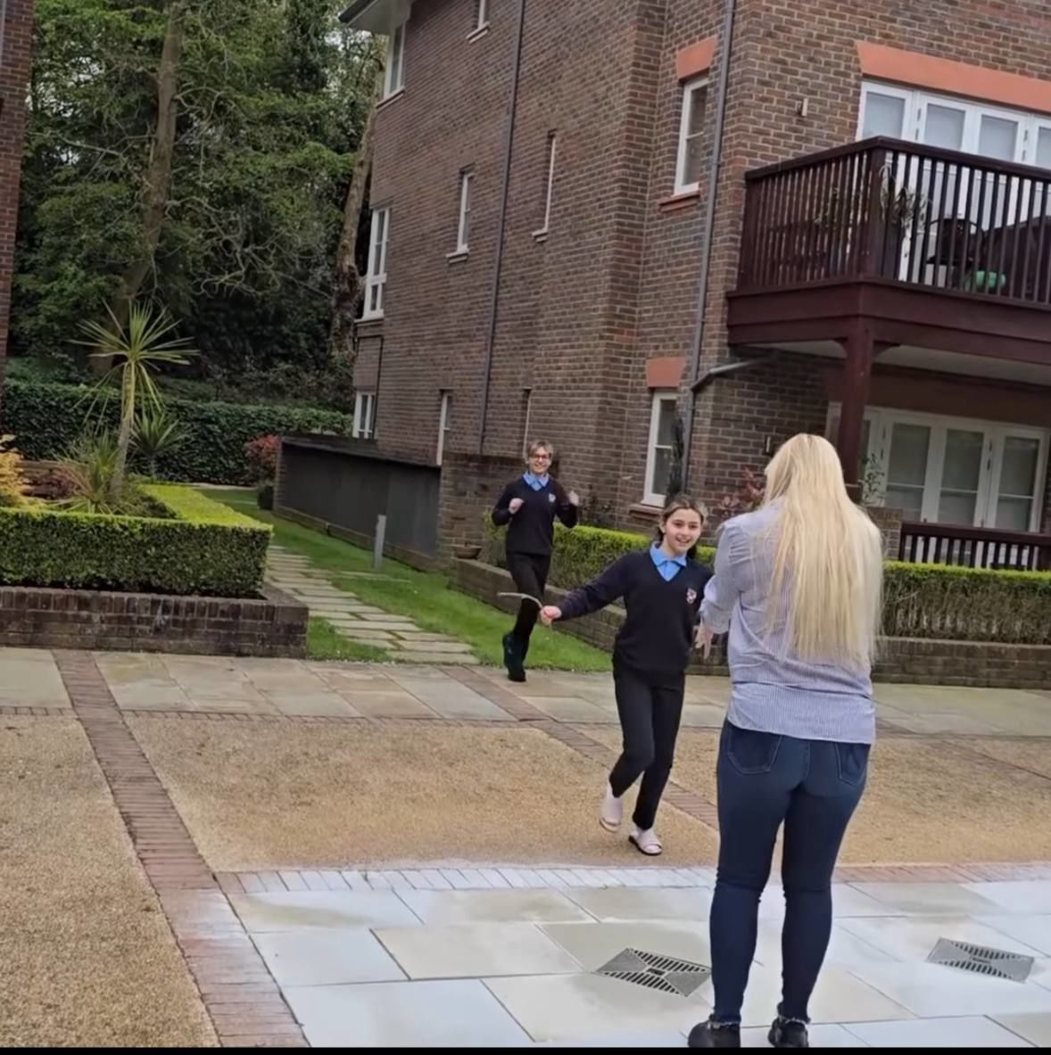 Камалия с дочерьми / © instagram.com/kamaliyaofficial