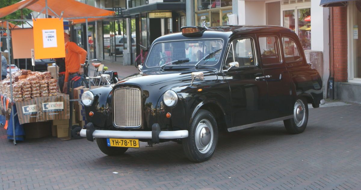 Легендарний Лондонський кеб відшукали у Запоріжжі