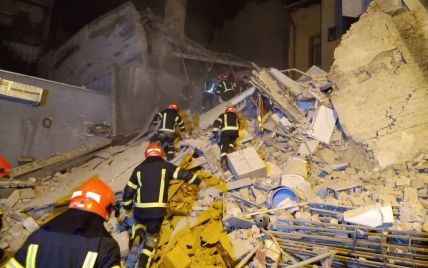 В центре Львова разрушился жилой дом посреди ночи (фото)