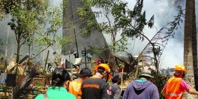 На Филиппинах разбился военный самолет: число жертв растет