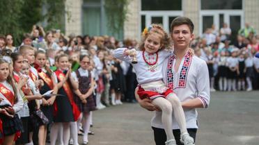 Последний звонок в школе №63 в Киеве / © УНИАН
