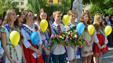 Последний звонок в одной из школ Львова / © УНИАН