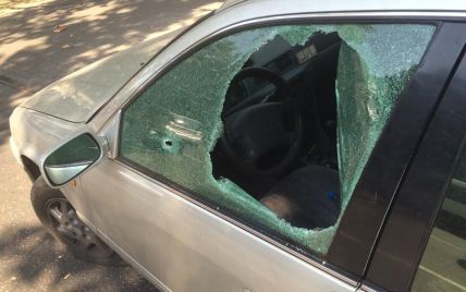 В Одессе неизвестные на Porsche Cayenne устроили ограбление со стрельбой