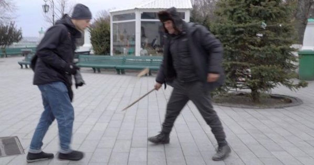У Києво-Печерській Лаврі напали на журналіста: фото