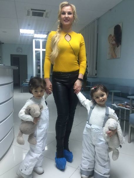 Камалия показала своего врача-репродуктолога / © facebook.com/kamaliya.zahoor