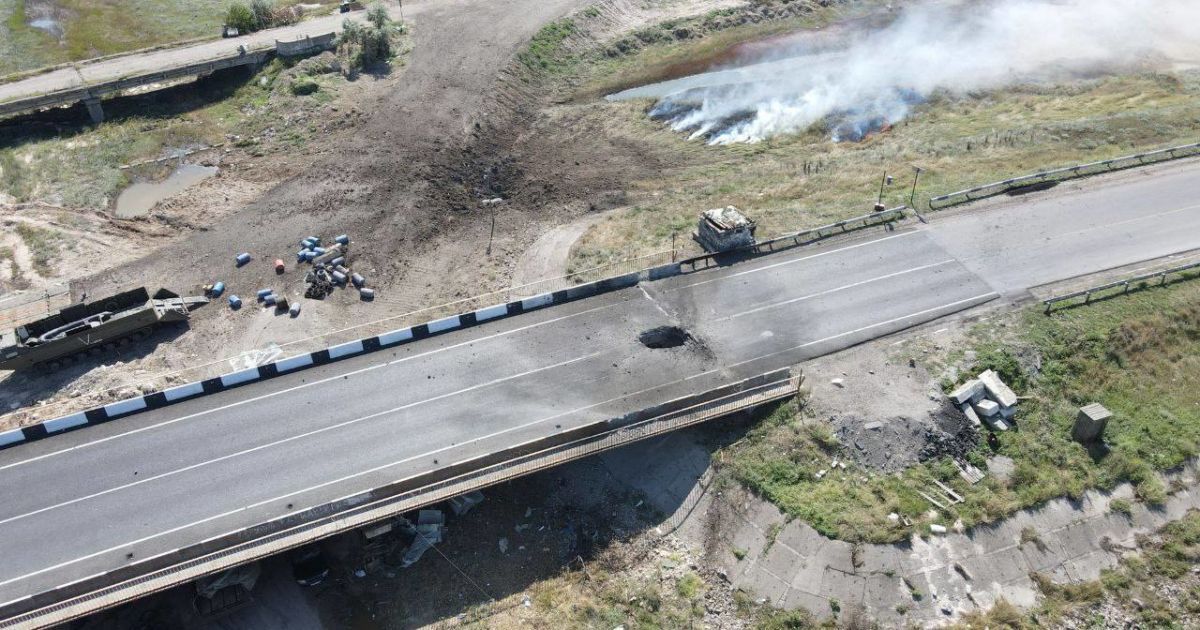 ЗСУ знову вгатили по Чонгарському мосту: ворог ниє, що рух з