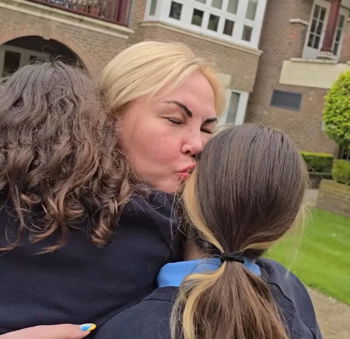 Камалия с дочерьми / © instagram.com/kamaliyaofficial