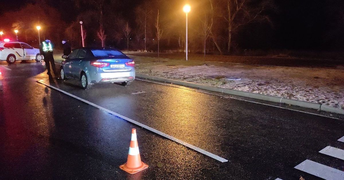 Под Запорожьем женщина на авто сбила на зебре троих военнослужащих
