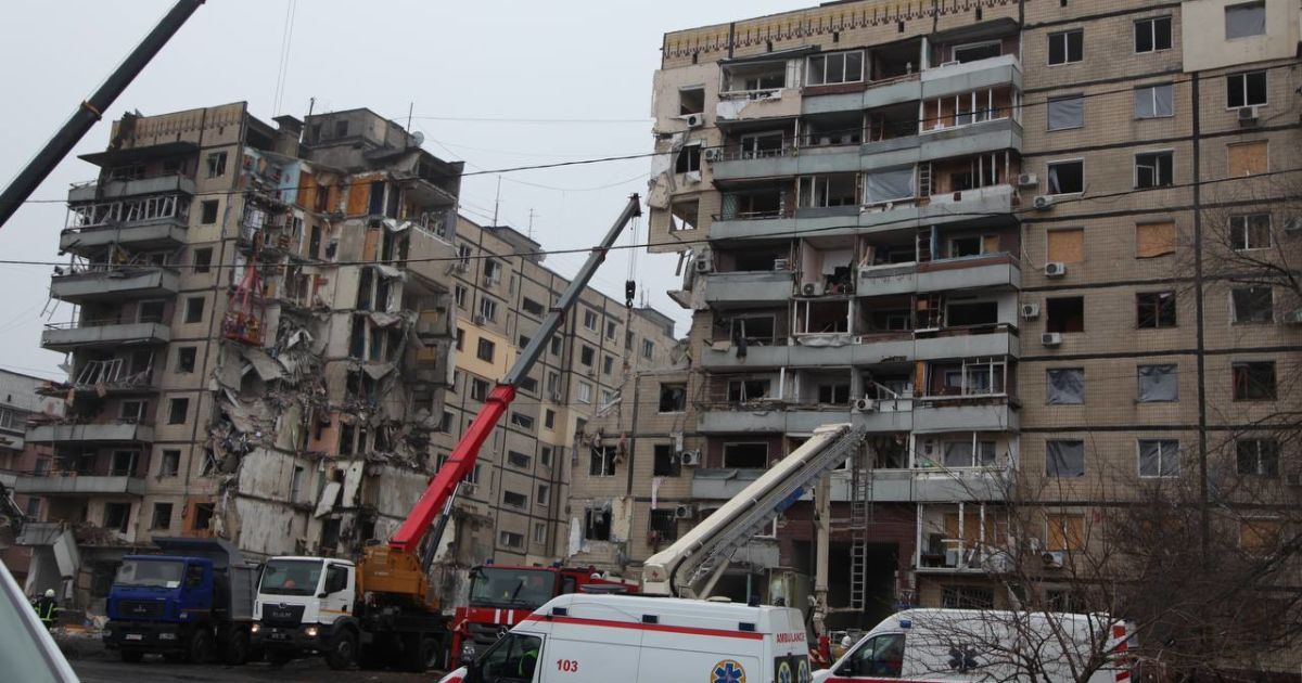 Удар по Дніпру: 12 тіл і їхніх фрагментів досі не впізнані, 17 осіб вважаються зниклими безвісти