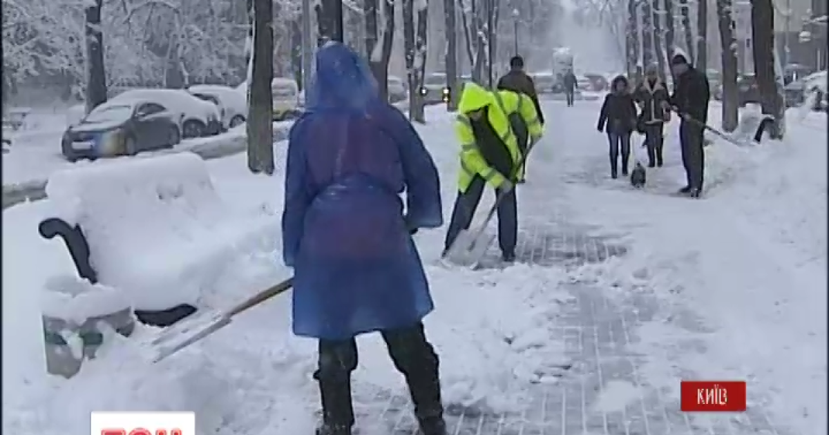 Столицу засыпает снегом