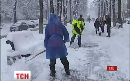 Из-за снегопада авиарейсы в "Борисполе" задерживают на несколько часов