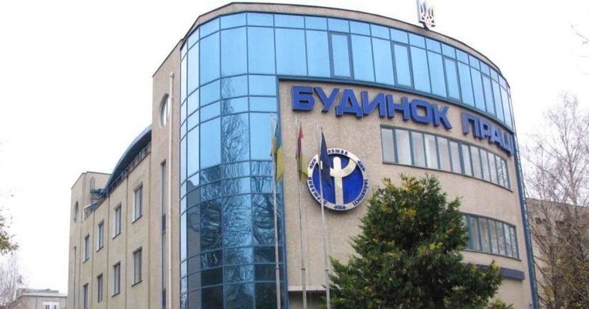 Живи та працюй в Україні: Служба зайнятості проводить ярмарки вакансій у гіпермаркетах понад 30 міст