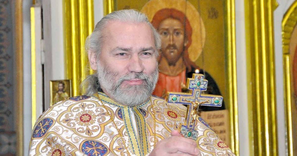Російського священника підозрюють в зґвалтуванні усиновлених дітей