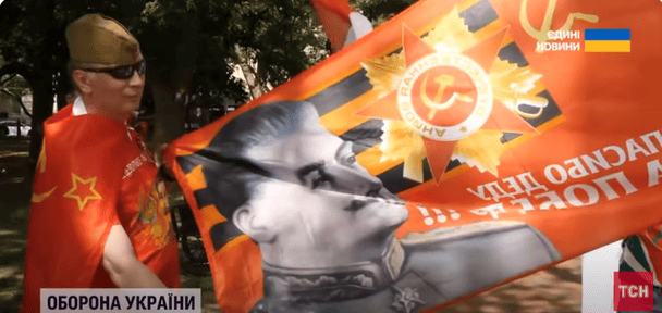 "Победобесие" в Вашингтоне: россияне устроили шествие с флагами Сталина