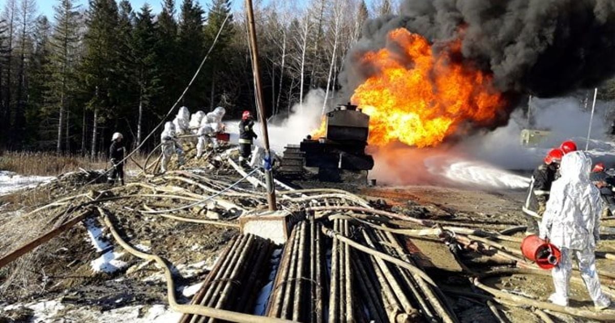 На Львовщине загорелся резервуар с нефтью