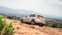 Гибридный Porsche Cayenne гоняют по миру