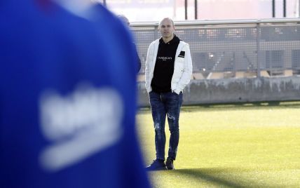 Легенда "Барселоны" раскритиковал клуб за отношение к тренеру и посетил тренировку команды