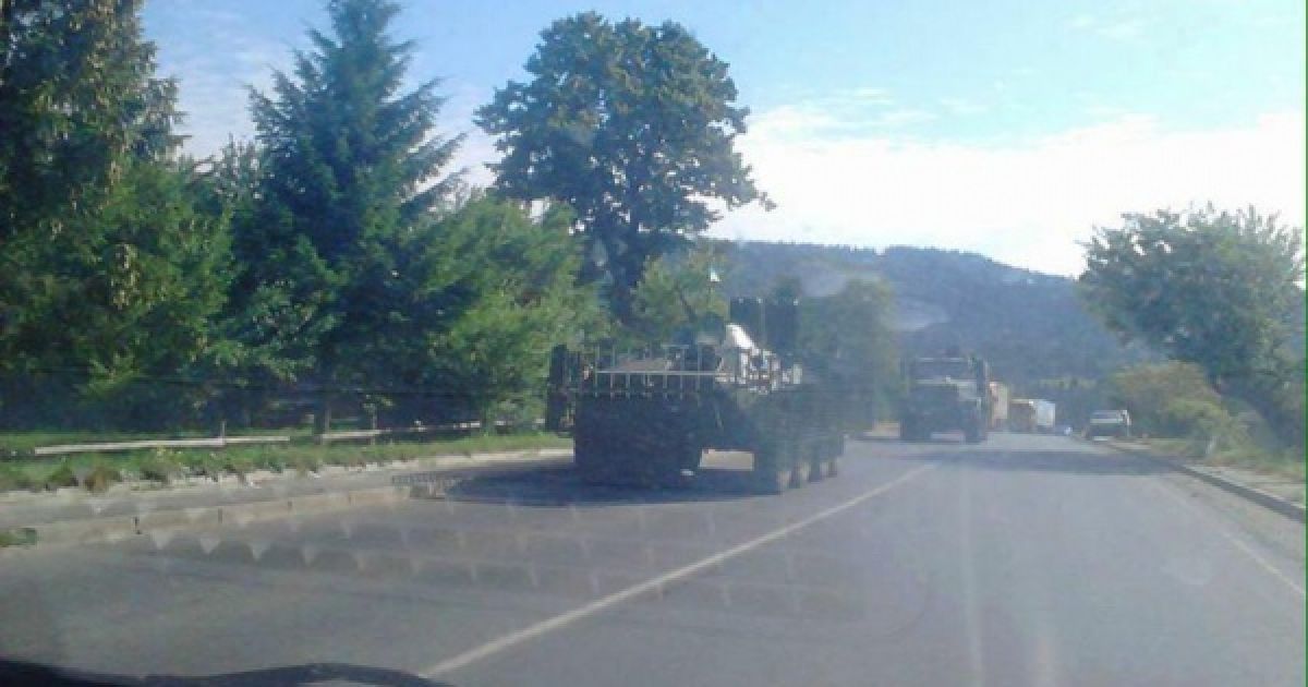 У колоні нарахували близько 12 одиниць бронетехніки