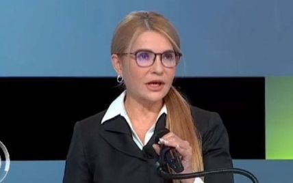 У мідіспідниці і на шпильках: Юлія Тимошенко виступила в ефірі політичного токшоу