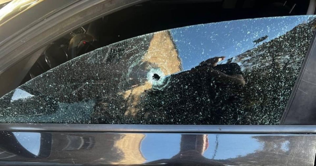 У Кривому Розі двоє місцевих мешканців отримали вогнепальні поранення через напад невідомих осіб