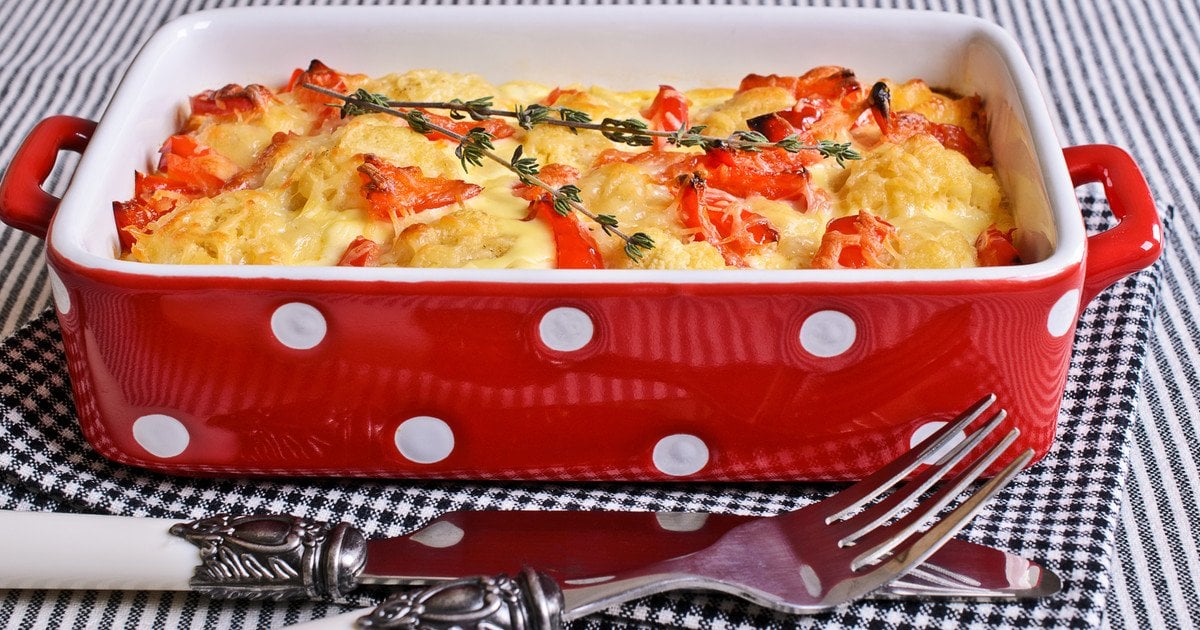 Запіканка з цвітної капусти з куркою, грибами та солодким перцем