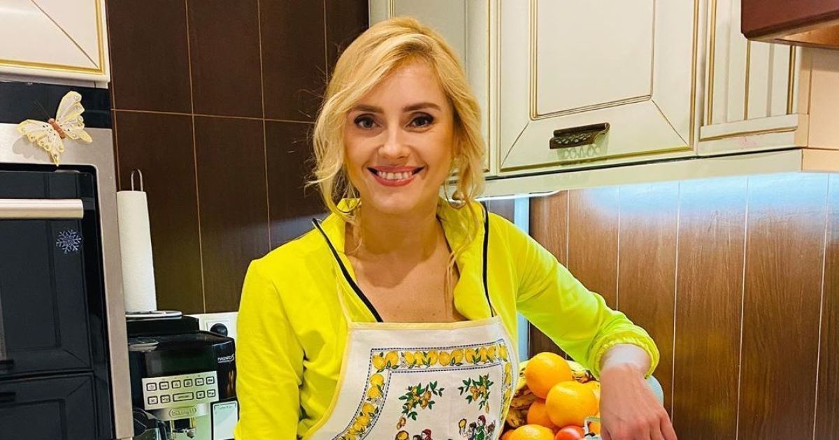 Ирина Федишин в спортивных штанах показала, как готовила на кухне