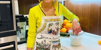 Ирина Федишин в спортивных штанах показала, как готовила на кухне