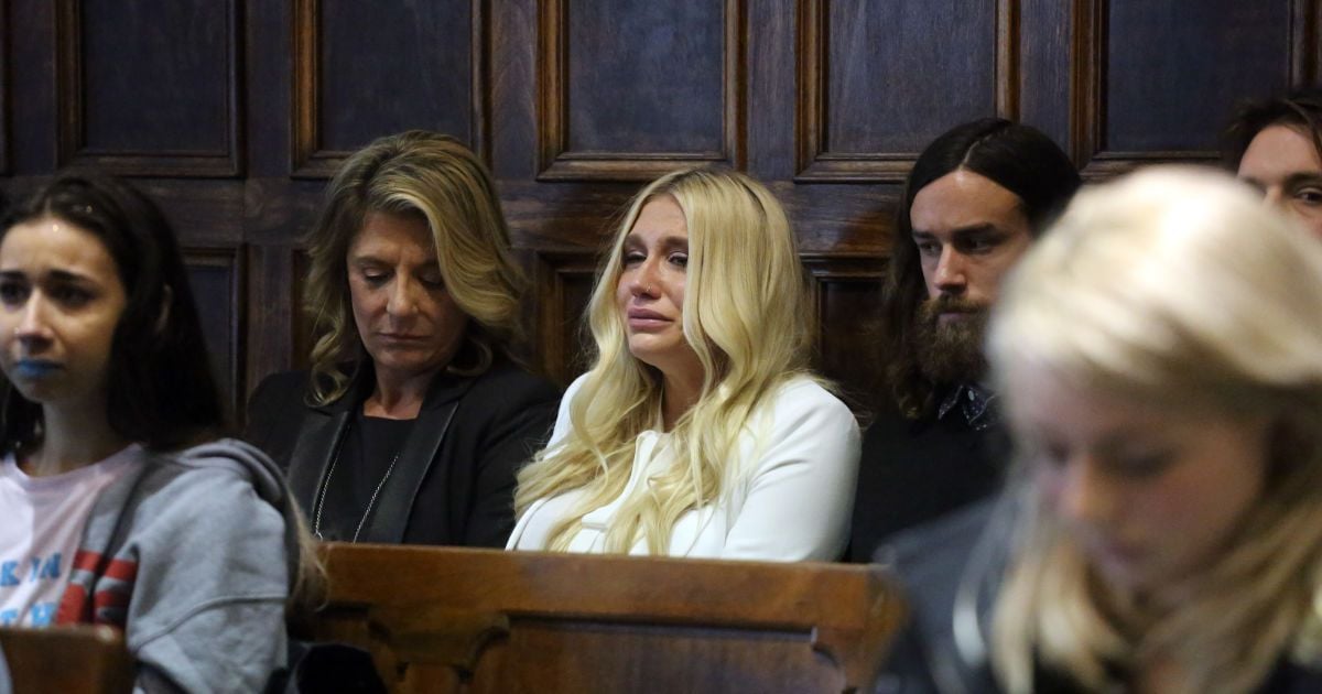 Kesha расплакалась в суде / © Getty Images