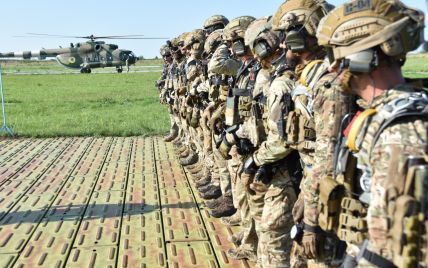 На границе с оккупированным Крымом спецназовцы круглосуточную оттачивают уничтожения условных диверсантов