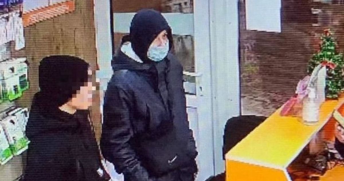 В Ровно школьник забрызгал продавщицу магазина из баллончика и сбежал (видео)