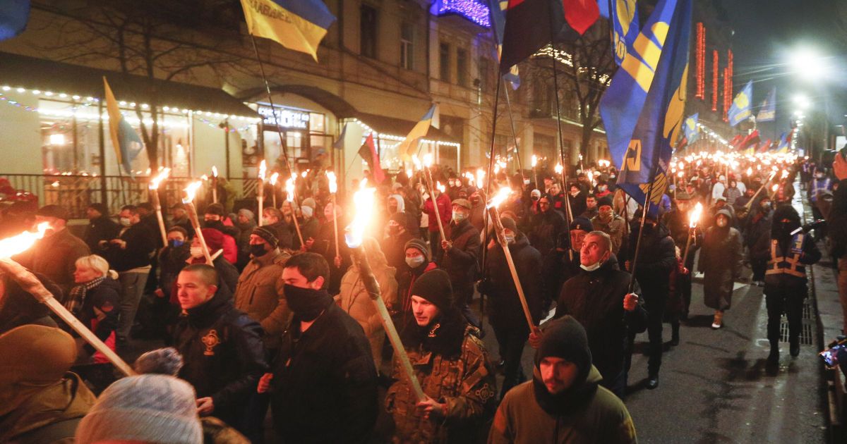 Смолоскипний хід у центрі Києва з нагоди 112-ї річниці від дня народження Бандери_12 / © Associated Press