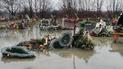 Могили у воді: у Мукачеві затопило кладовище