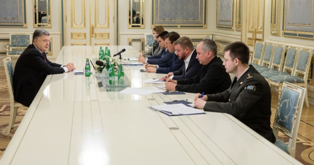 Порошенко вимагає зобов'язати РФ закрити кордон на Донбасі та припинити постачання зброї терористам