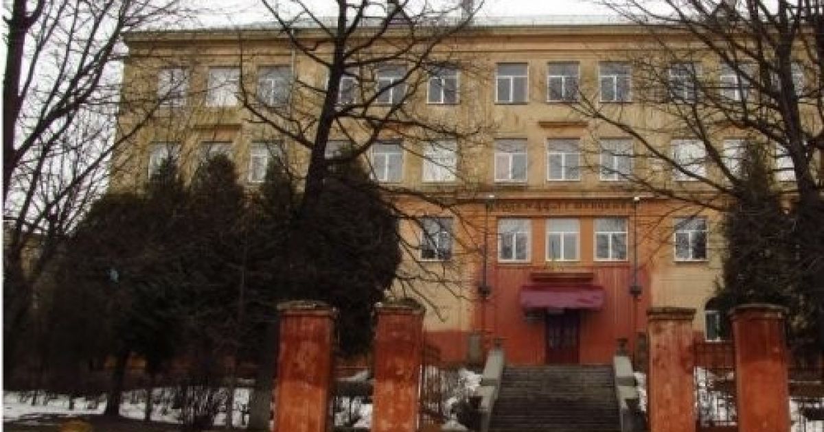 Во львовской школе обвалилась лестница между этажами