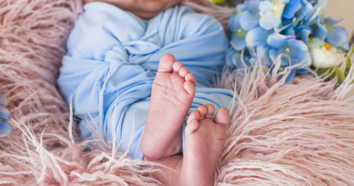 Новорожденный ребенок был в сумке