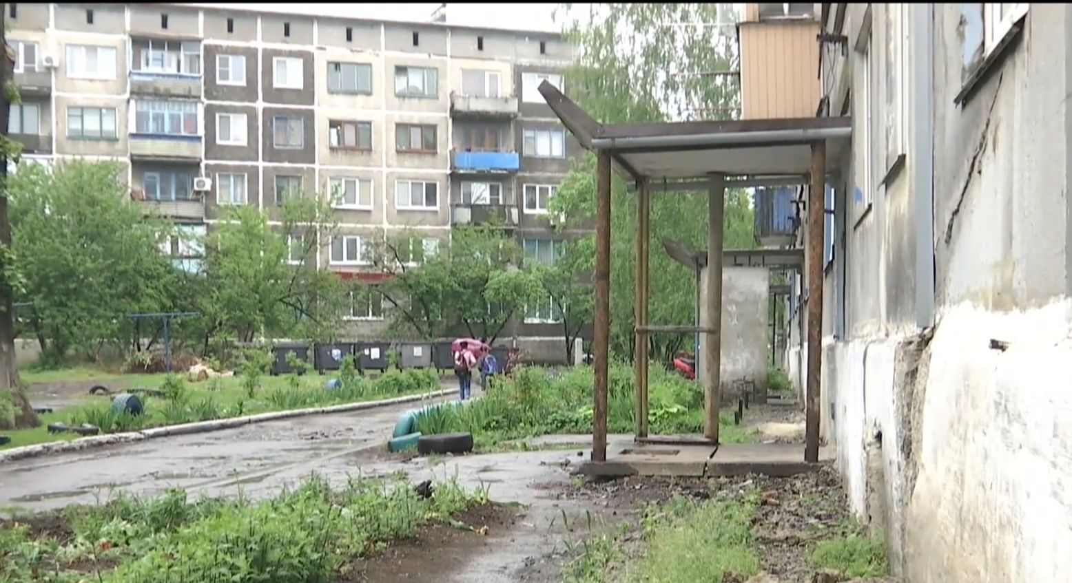 Видео — В смерти 8-летней девочки в Доброполье подозревают руководителей  ОСМД, на балансе которого стоит дом — Страница видео