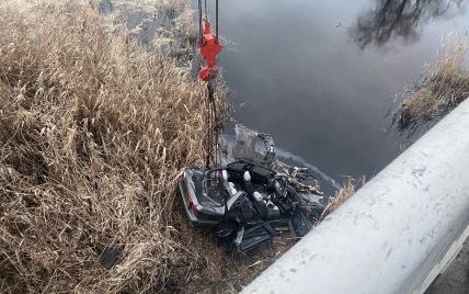 Моторошна аварія на Миколаївщині: в авто потонули троє дорослих і двоє дітей, віком 5 і 7 років (фото)