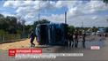 Волна зерна с перевернувшегося грузовика накрыла двух велосипедистов на Сумщине