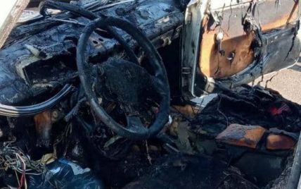 Под Киевом прямо посреди улицы сгорел автомобиль: что известно (фото)