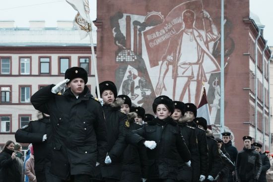 РФ запроваджує у школах і вишах військову підготовку: британські розвідники вказують на аналогію з СРСР