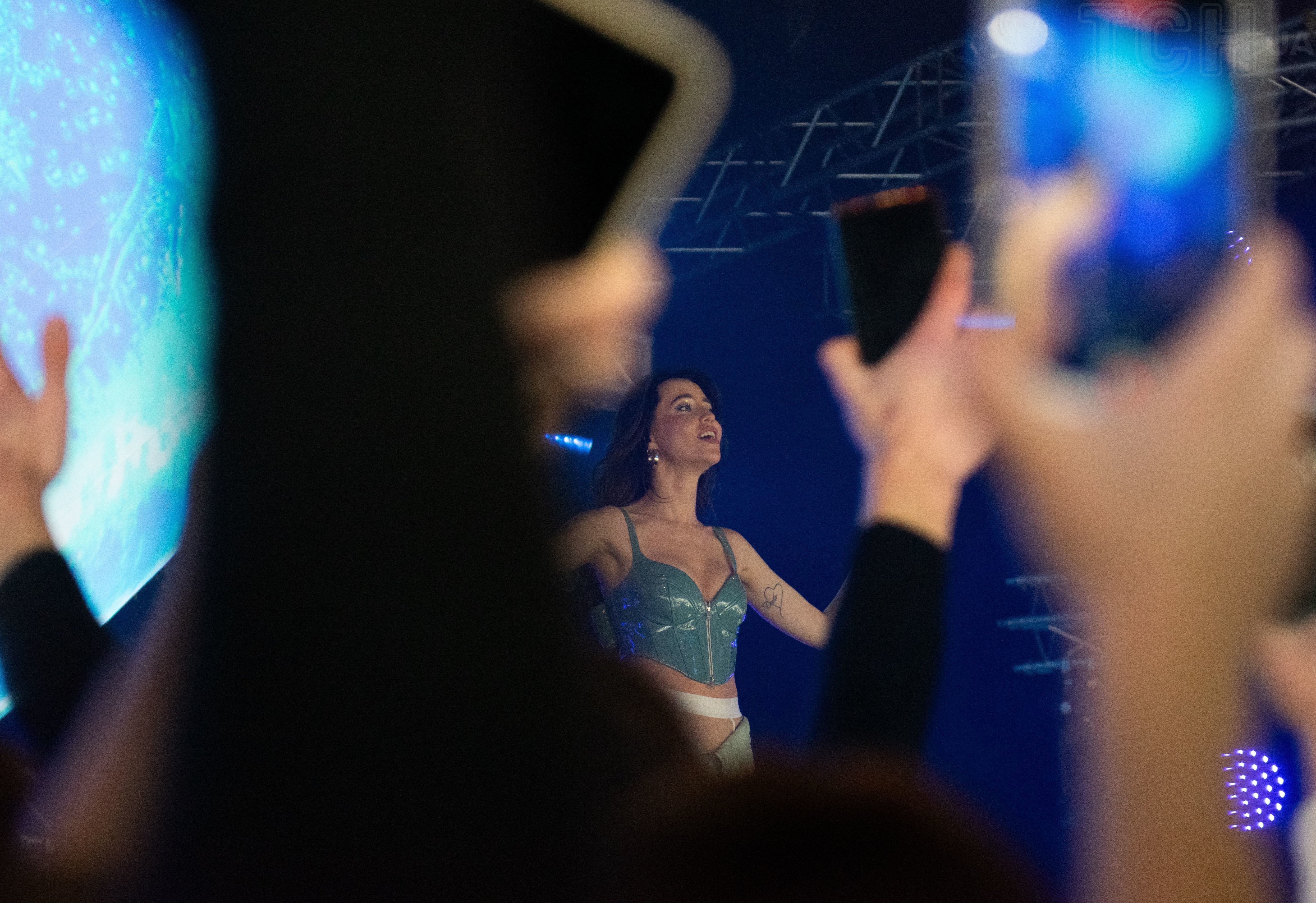 Надя Дорофєєва провела аукціон. Фото: alinallvv / ©