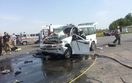 Жахлива ДТП на Черкащині: мікроавтобус із пасажирами лоб у лоб протаранив вантажівку
