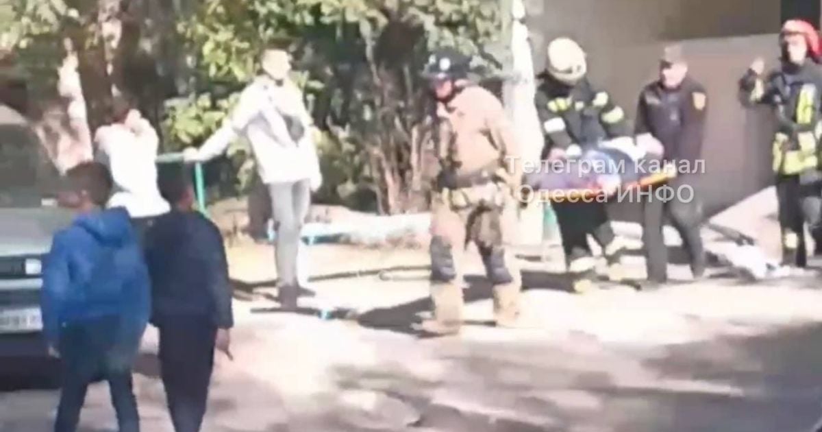 В Одессе мужчина выпал с 8 этажа на крышу подъезда