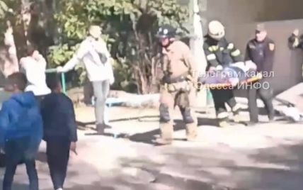 В Одессе мужчина выпал с 8 этажа на крышу подъезда