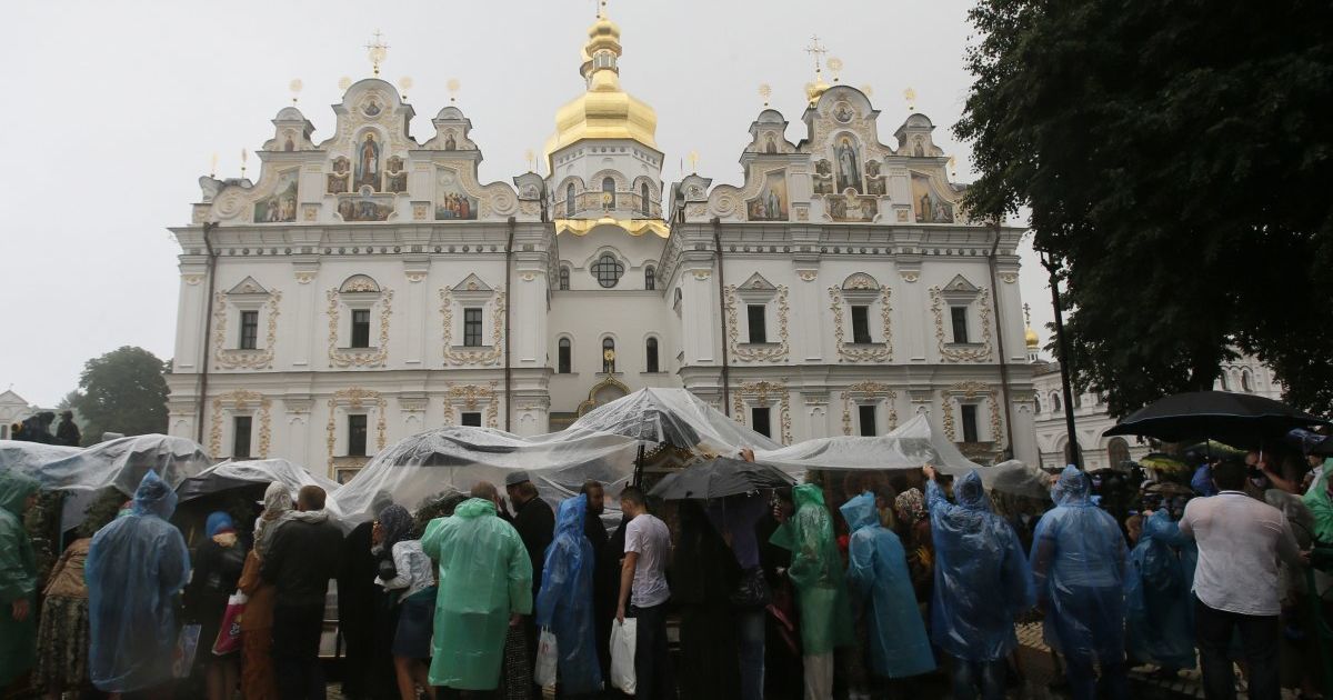 Рада церков просить Кабмін послабити карантинні обмеження для релігійних установ